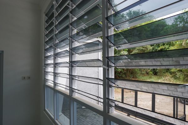Cost of Jalousie Window Repair in Battle Ground