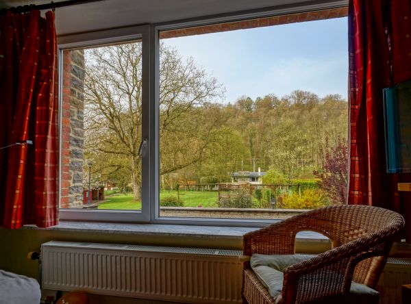 Cost of Fiberglass Window Repair in Battle Ground